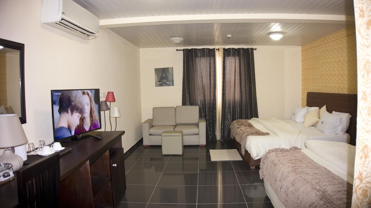 M Suites Hotel Akkra Exterior foto