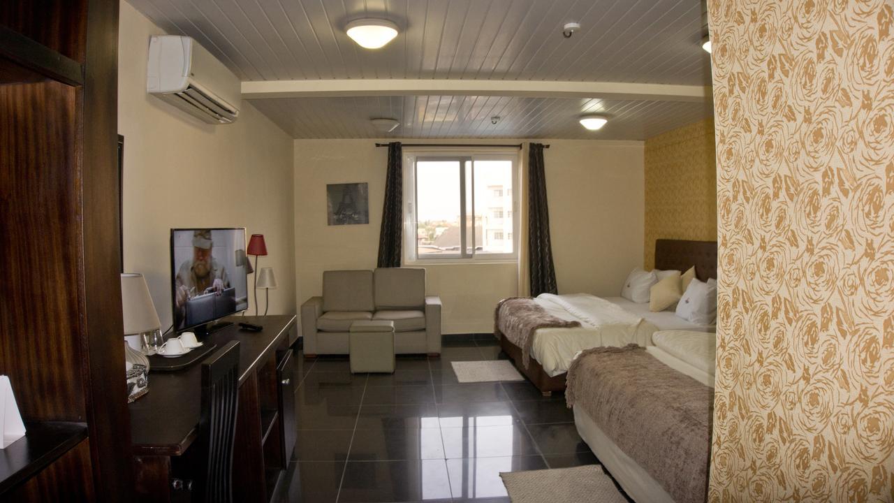 M Suites Hotel Akkra Exterior foto