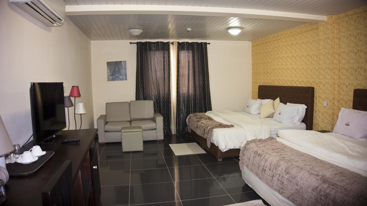 M Suites Hotel Akkra Exterior foto