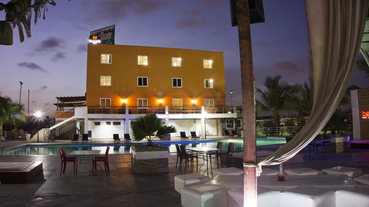 M Suites Hotel Akkra Exterior foto
